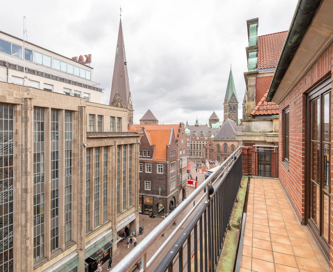 Blick von der Loggia über die Dächer der Bremer Altstadt